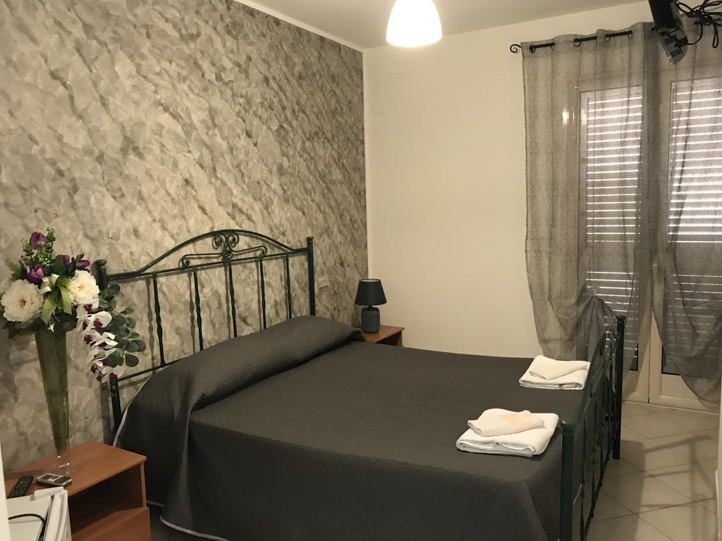 Rosy And Roby Bed and Breakfast Gasponi Buitenkant foto