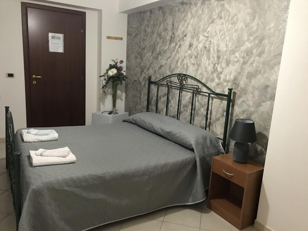 Rosy And Roby Bed and Breakfast Gasponi Buitenkant foto